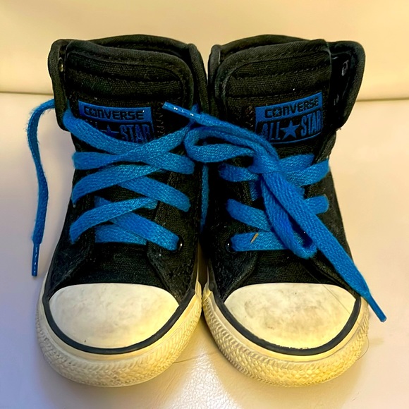 Size 7 high top Converse - Picture 1 of 4